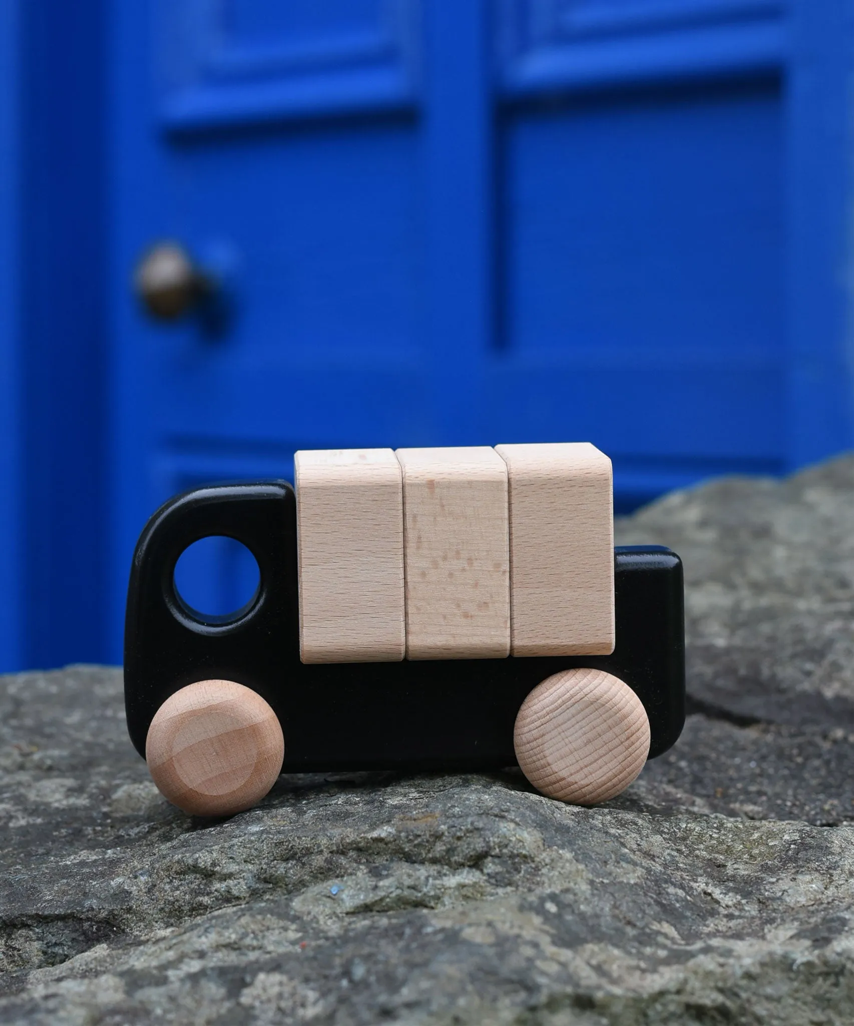 Bajo Truck With Blocks - Black