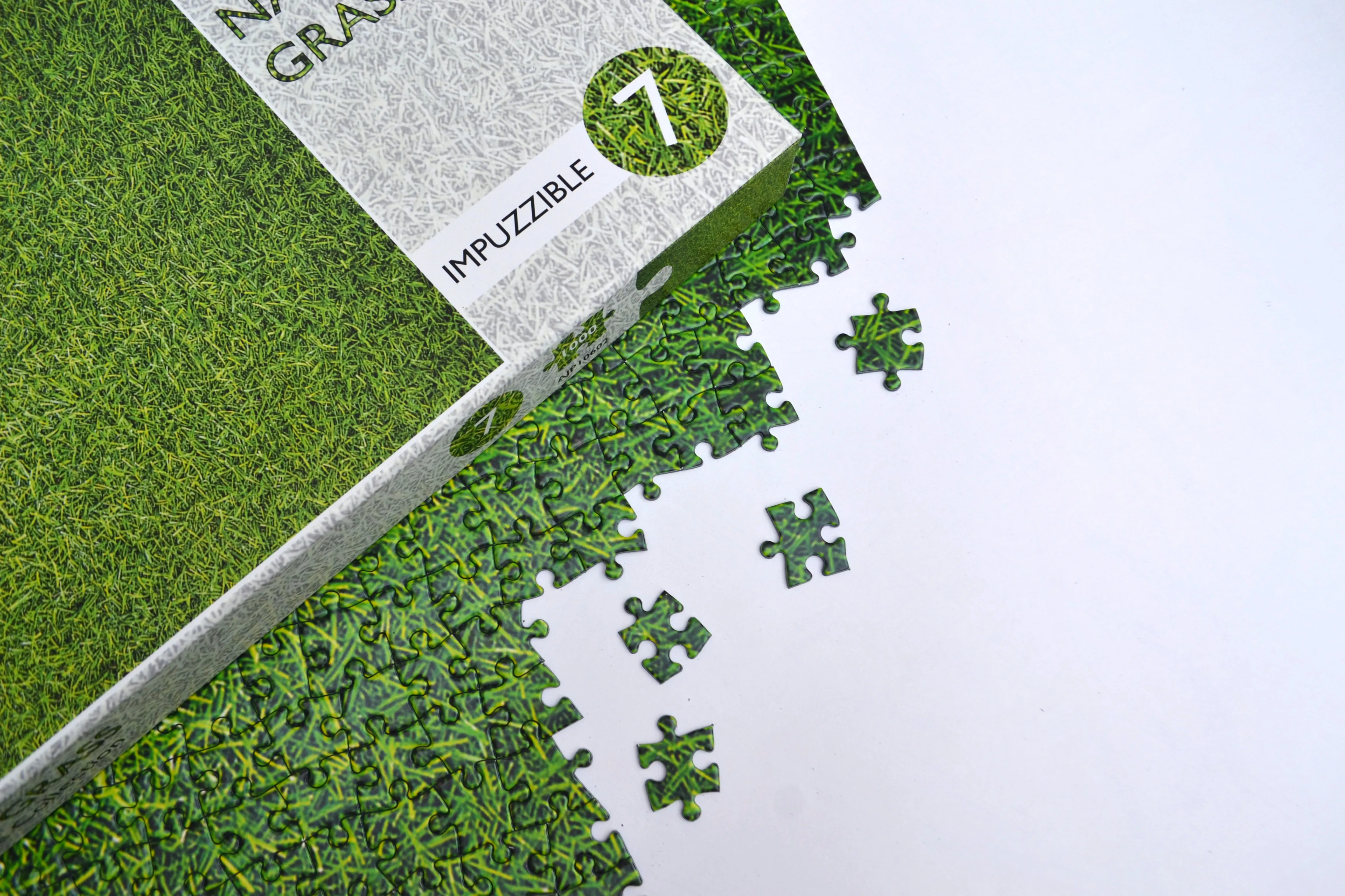 Natural Grass - Impuzzible No.7 - 1000 Piece Jigsaw Puzzle